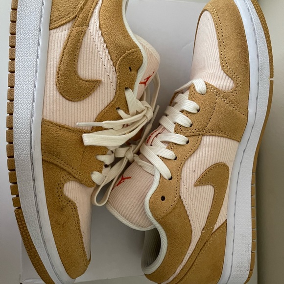 Air Jordan 1 Low “Twine” - Picture 4 of 8